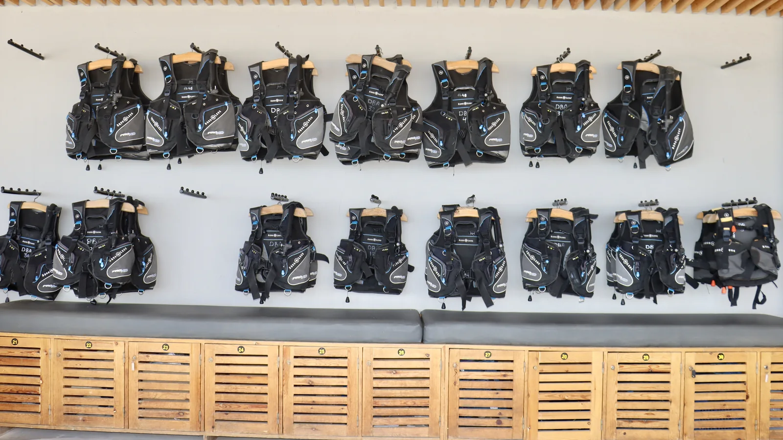Quality diving equipment · 4/6